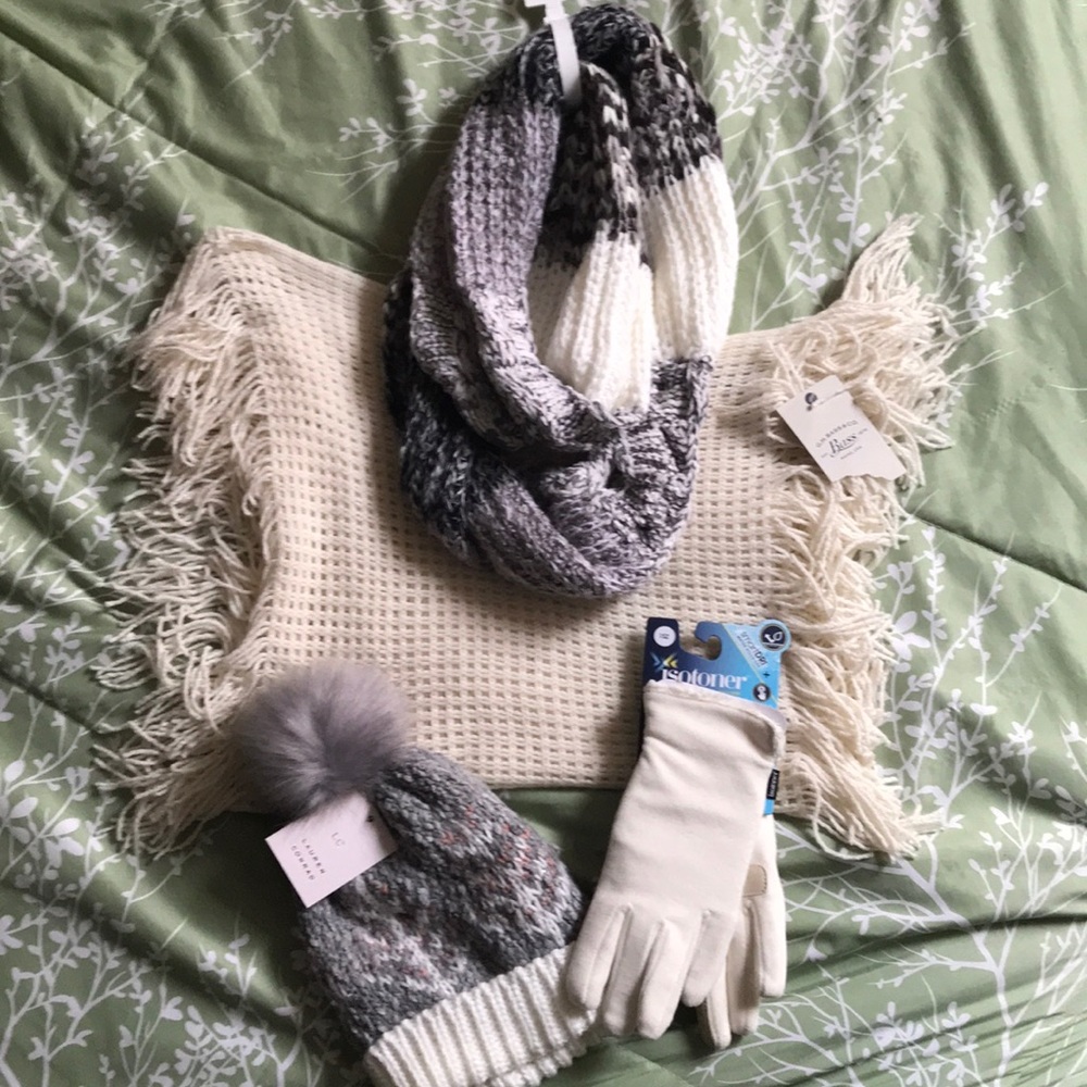 2 scarves a hat and gloves